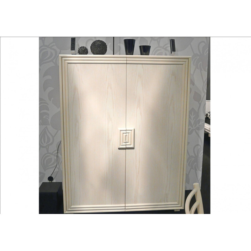 meuble en rotin aux lignes épurées - très moderne